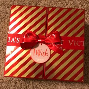Brand new. Victoria secret heavenly gift set